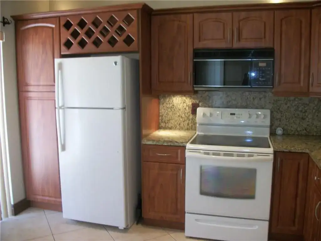 4953 E LAKES Drive, Deerfield Beach FL 33064 photo 5