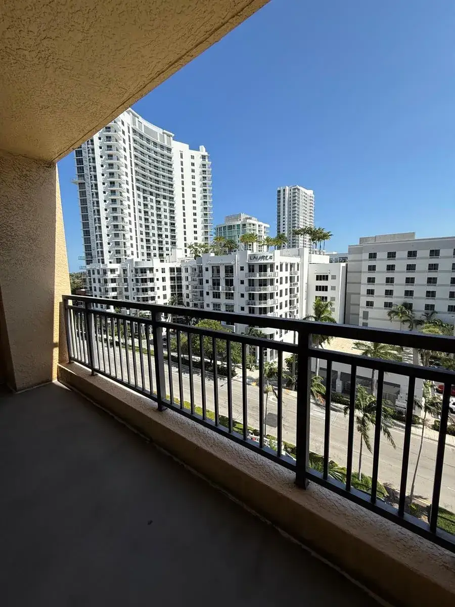100 N FEDERAL Highway # 738, Fort Lauderdale FL 33301