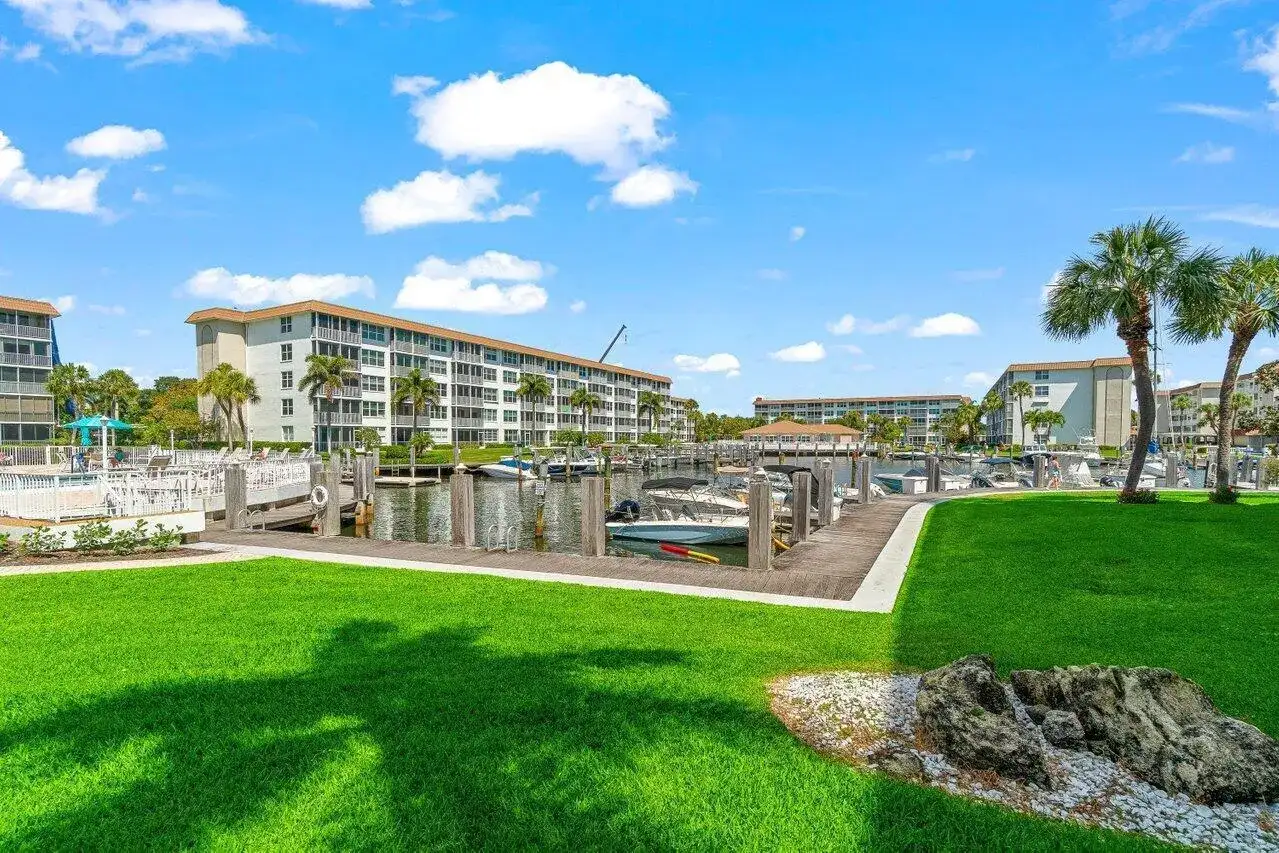 911 Gardenia Drive # 249, Delray Beach FL 33483 photo 3