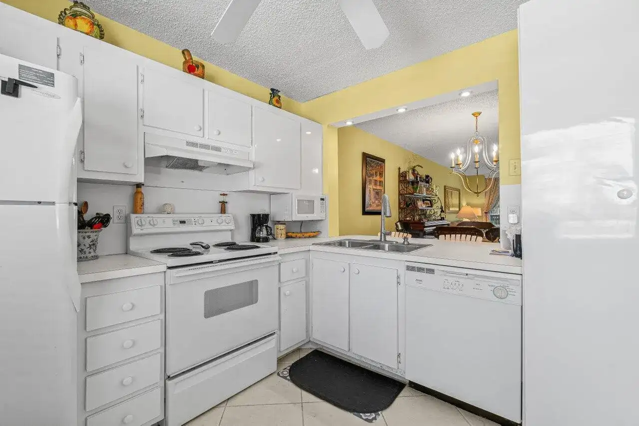911 Gardenia Drive # 249, Delray Beach FL 33483 photo 4