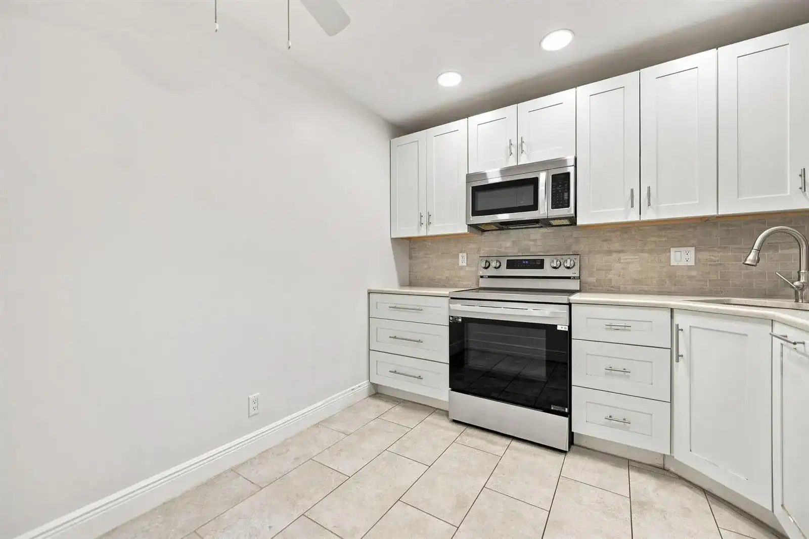 2662 Carambola Circle N, Coconut Creek FL 33066 photo 2