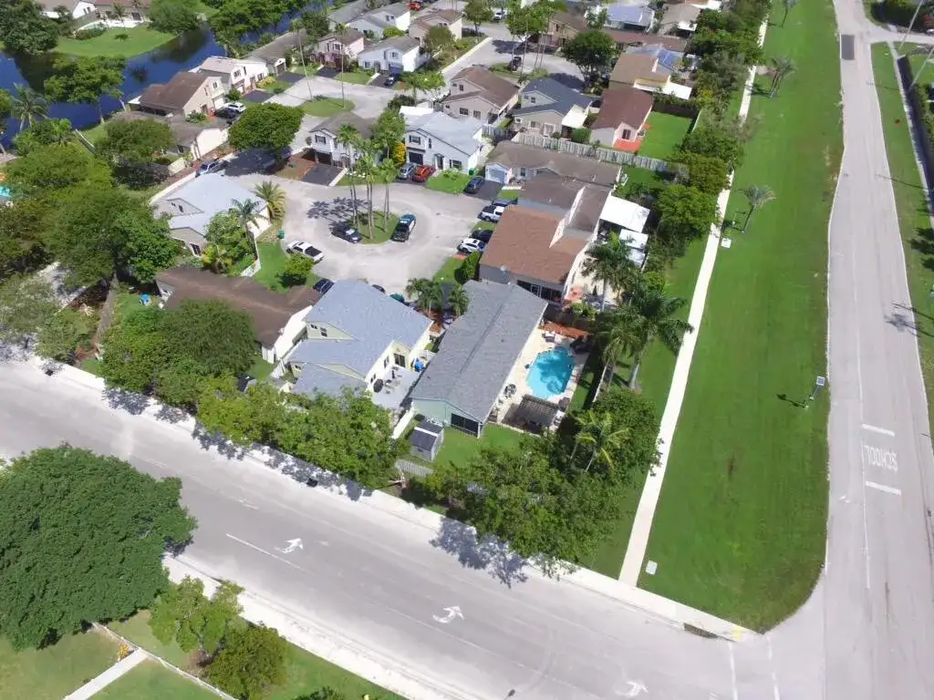 924 CUMBERLAND Terrace, Davie FL 33325 photo 5