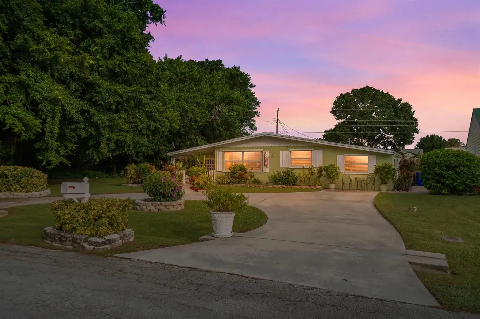 2330 SE Madison Street, Stuart FL 34997 photo 2