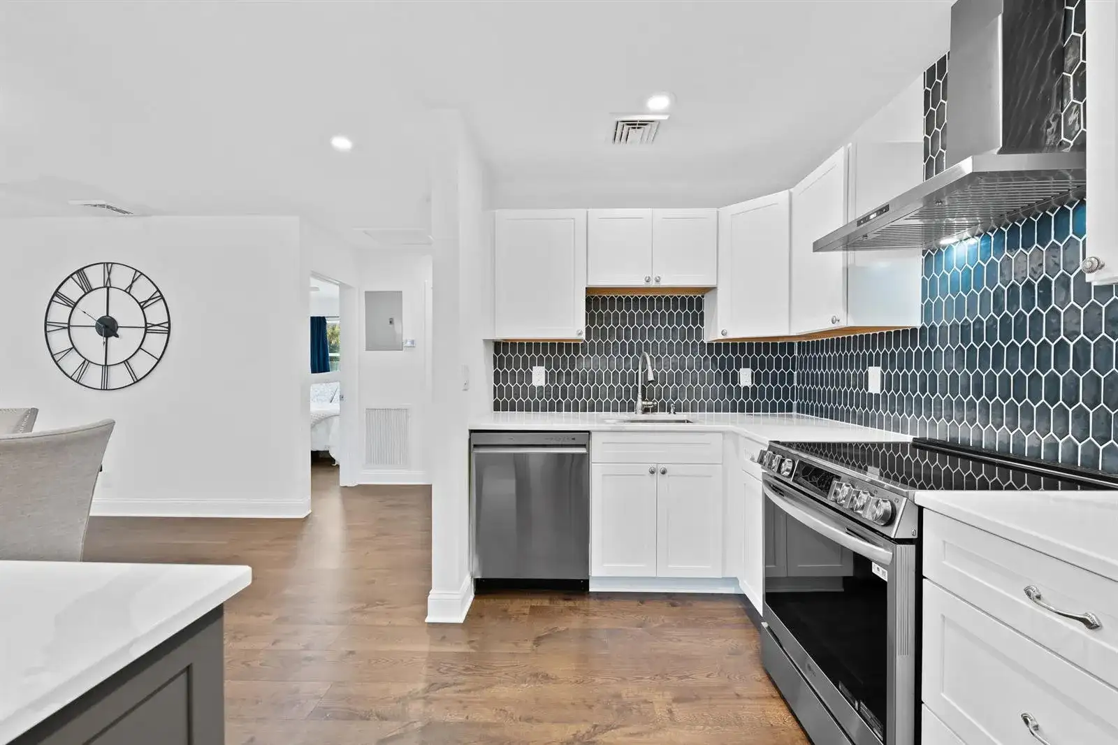 238 SW 10TH Avenue, Delray Beach FL 33444 photo 2
