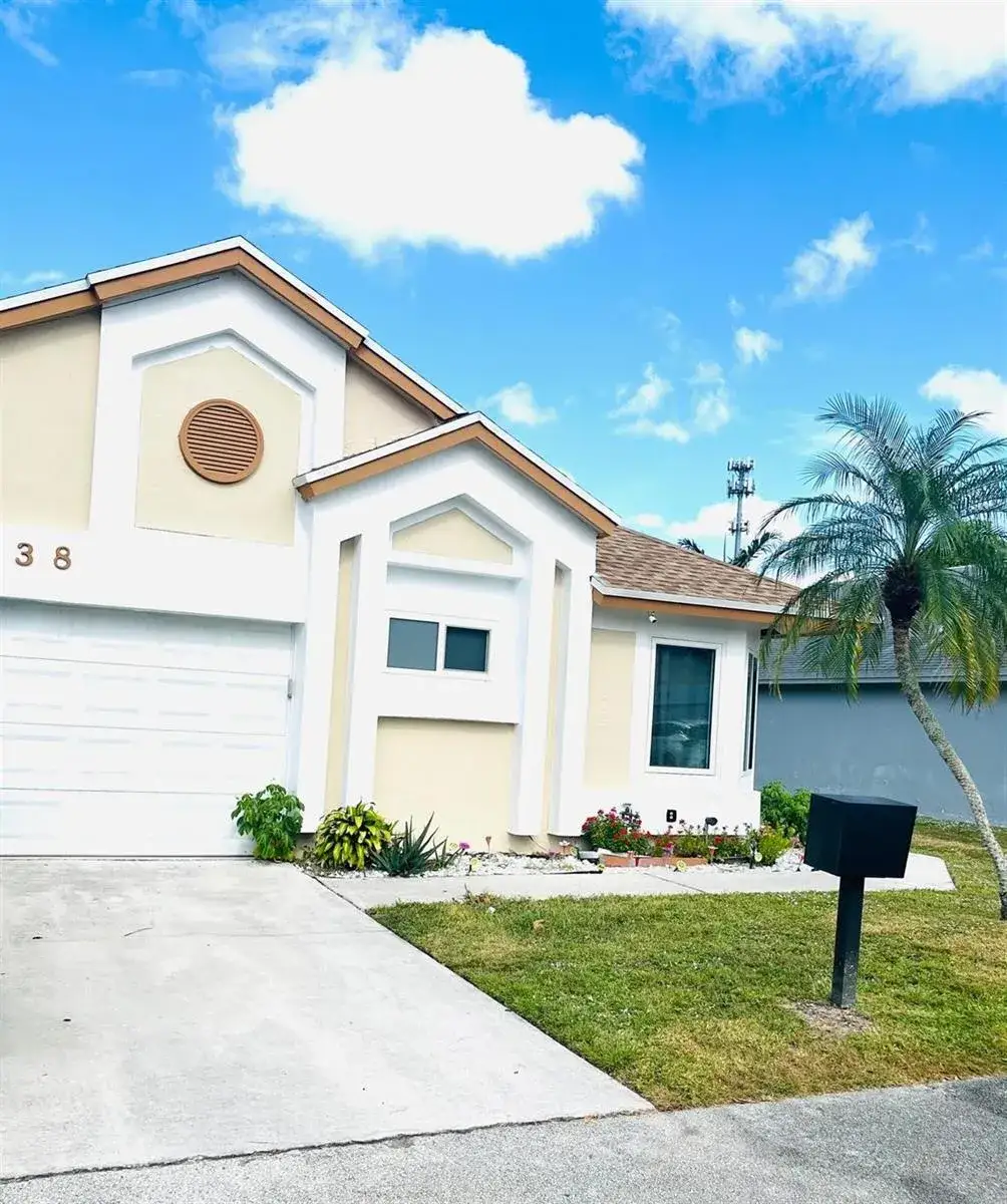 838 E PALM RUN Drive, North Lauderdale FL 33068