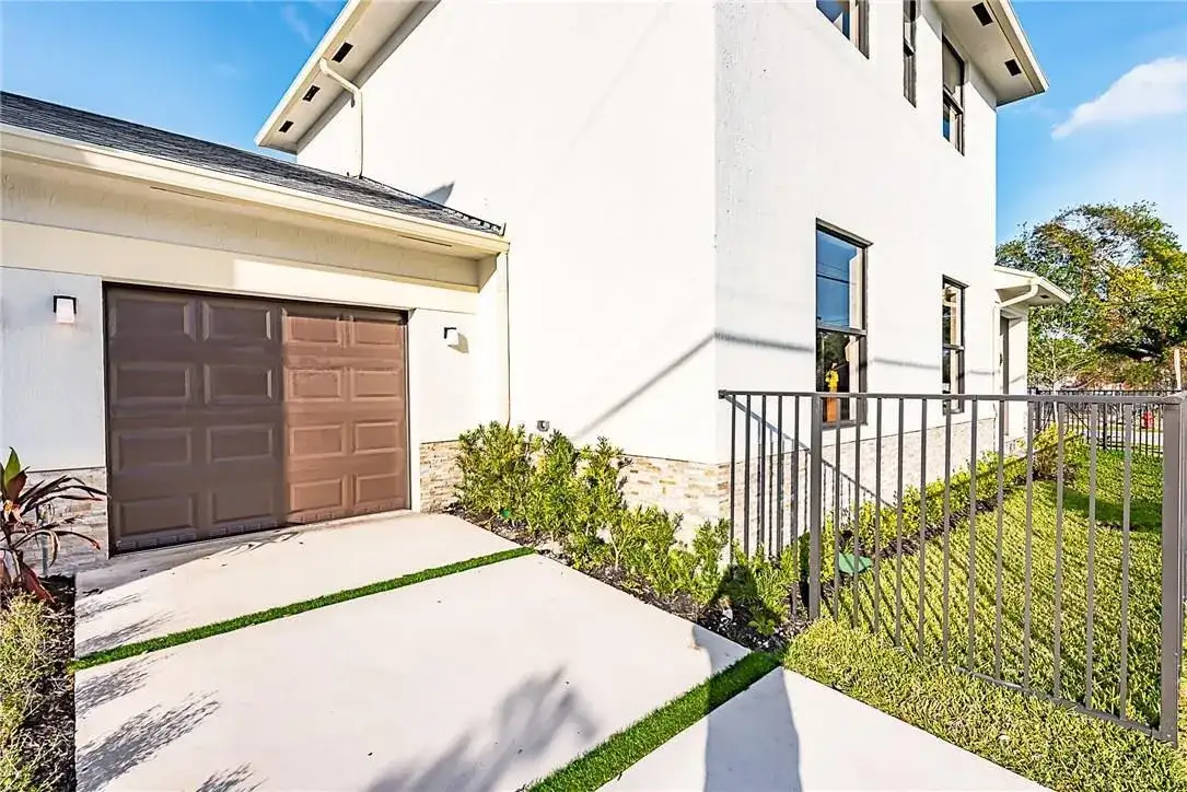 1101 NE 3RD Avenue, Fort Lauderdale FL 33304 photo 2