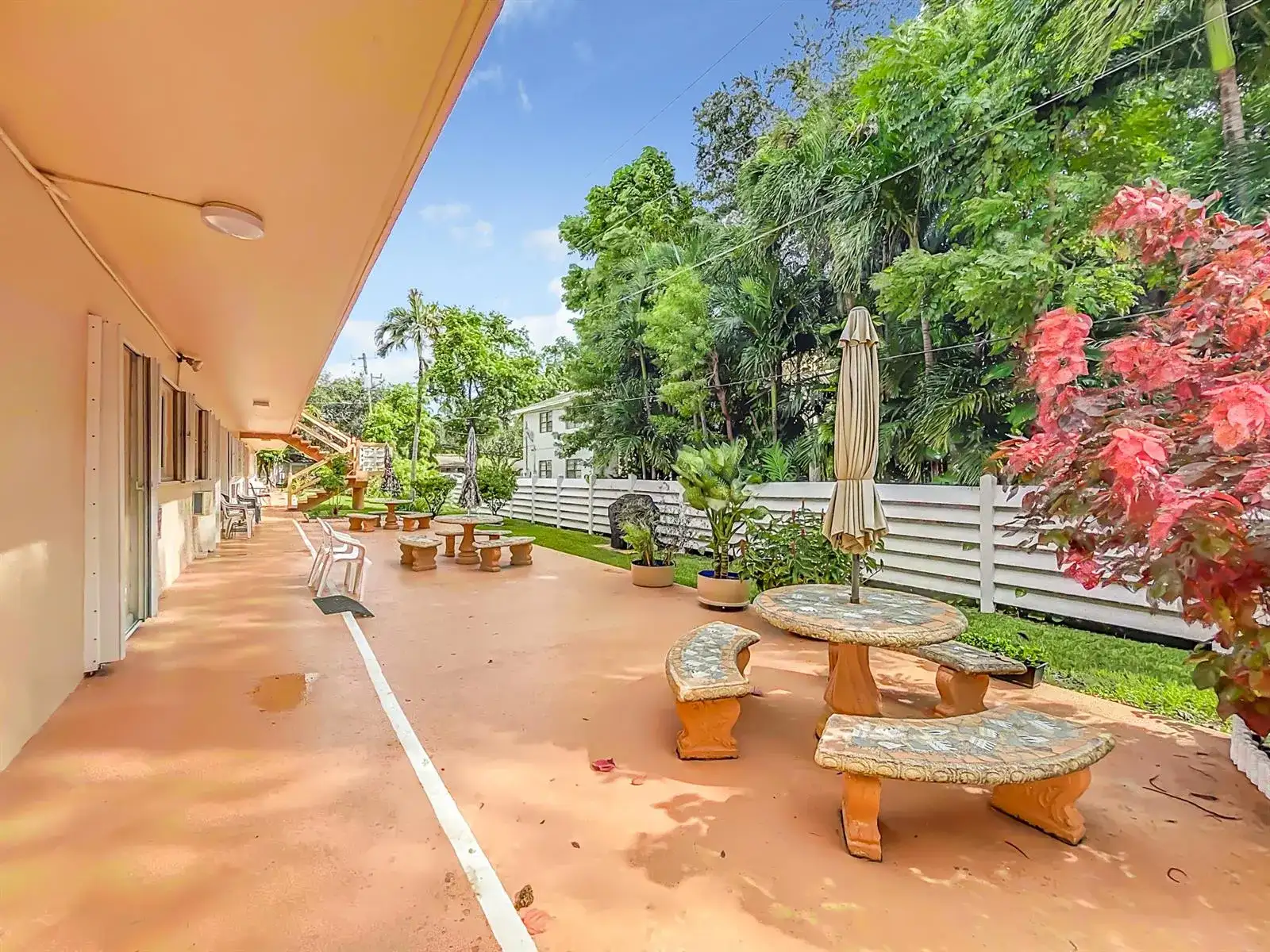815 SW 10th Terrace # 17V, Hallandale Beach FL 33009 photo 2