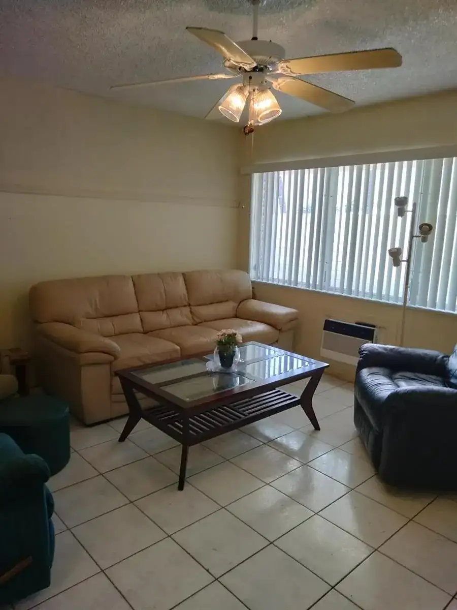 815 SW 10th Terrace # 17V, Hallandale Beach FL 33009 photo 4