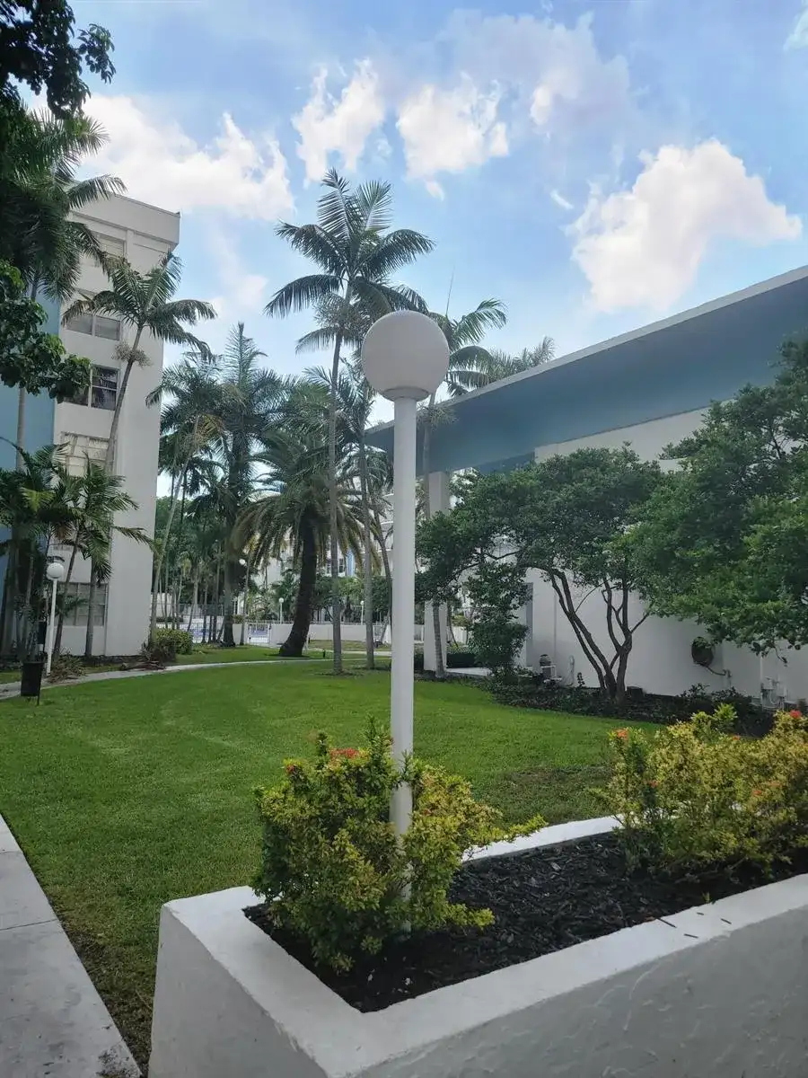 484 NW 165TH ST Street # 609, Miami FL 33169 photo 3
