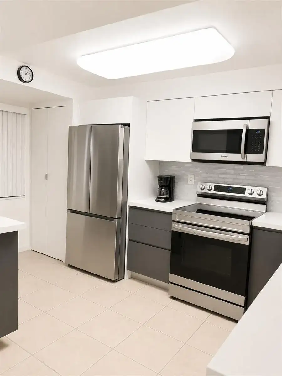 450 Commodore Drive # 106, Plantation FL 33325 photo 2