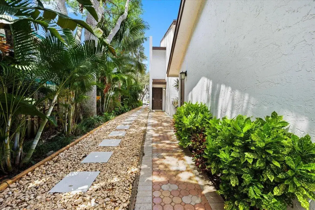 1301 N RIVERSIDE Drive # 1, Pompano Beach FL 33062 photo 2