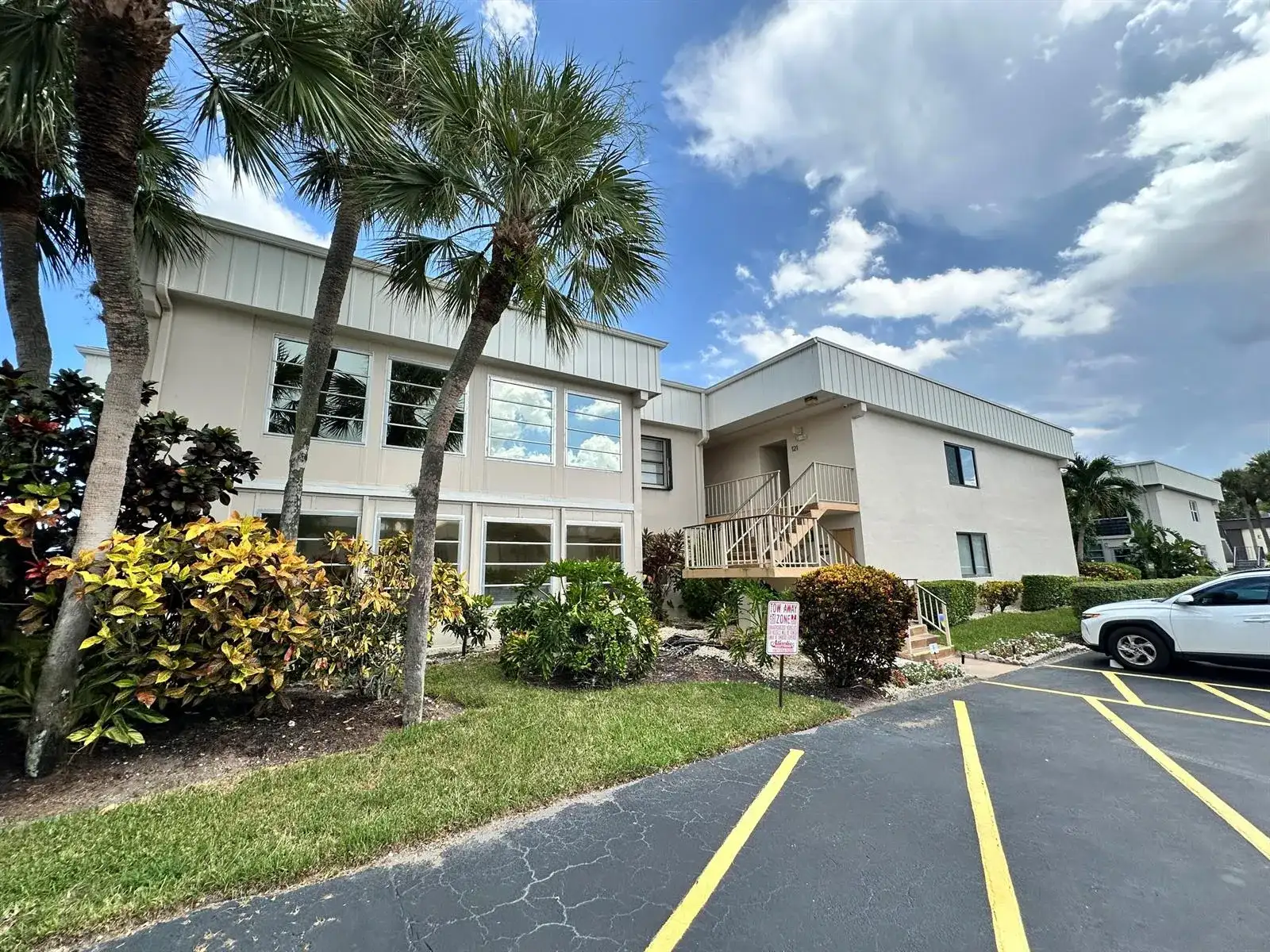 123 Capri C, Delray Beach FL 33484 photo 2