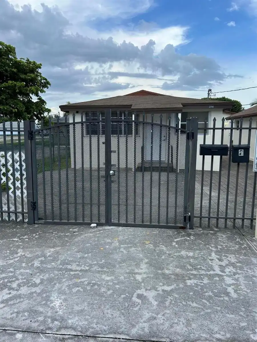 314 NW 5TH Street NW # 3, Hallandale Beach FL 33009