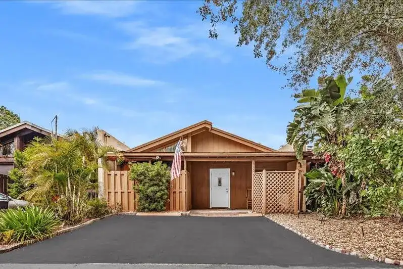 6120 NW 33rd Way, Fort Lauderdale FL 33309