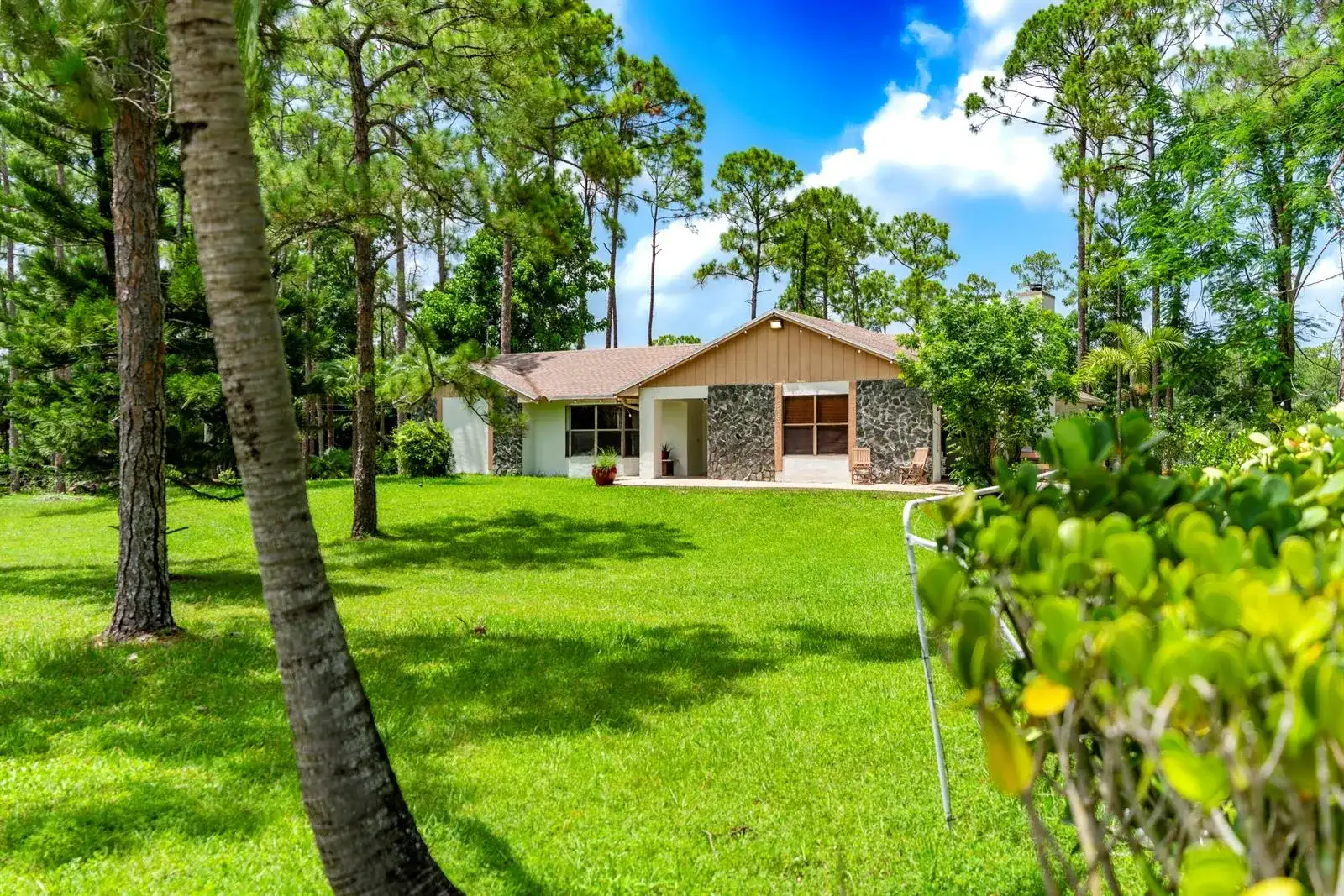 15211 60th Place N, FL 33470 photo 2