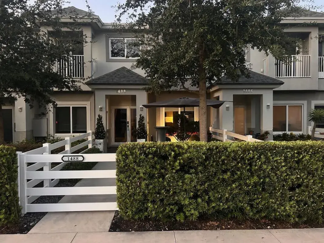 1488 NE 34TH Street, Oakland Park FL 33334