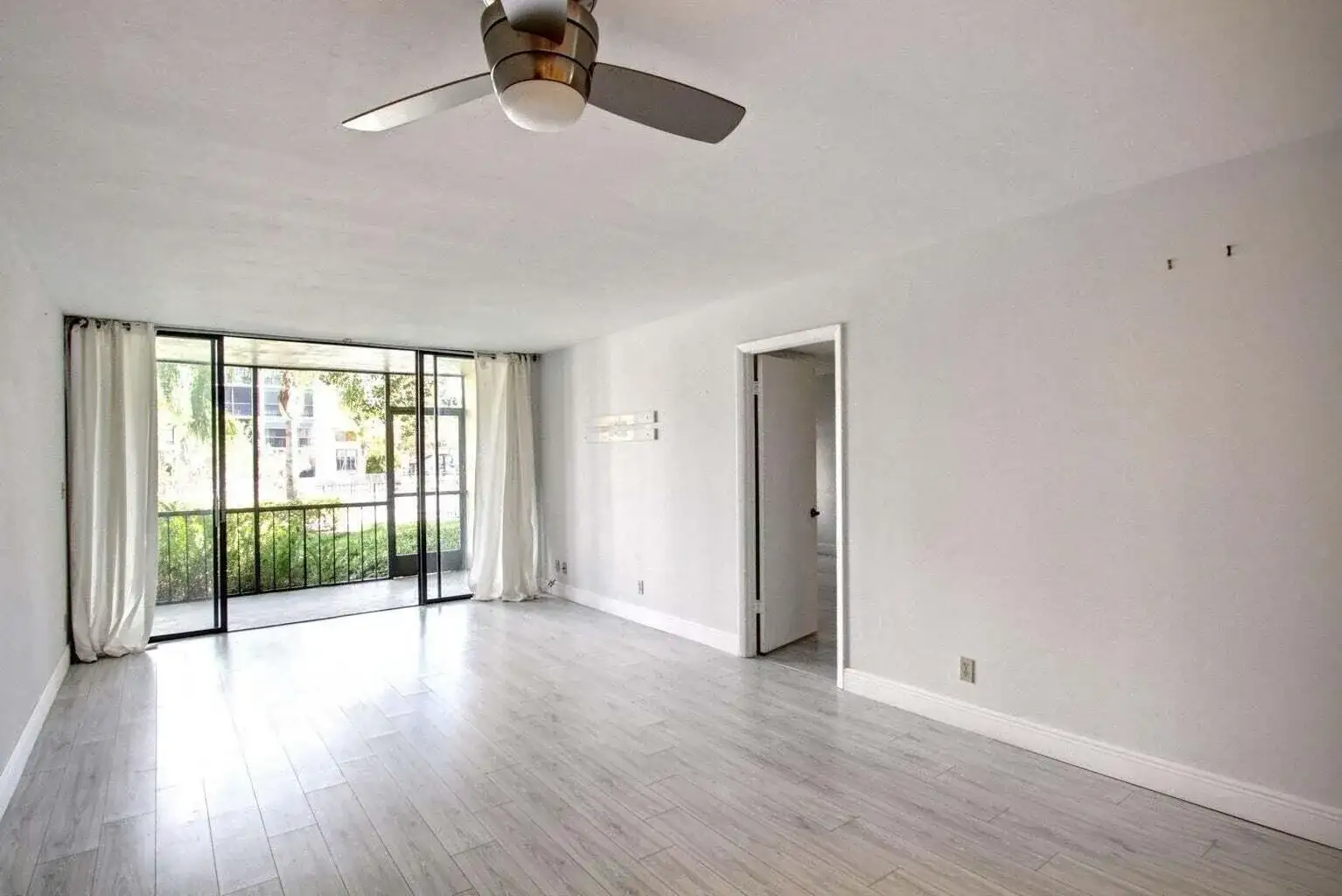 11 ROYAL PALM Way # 1040, Boca Raton FL 33432 photo 2
