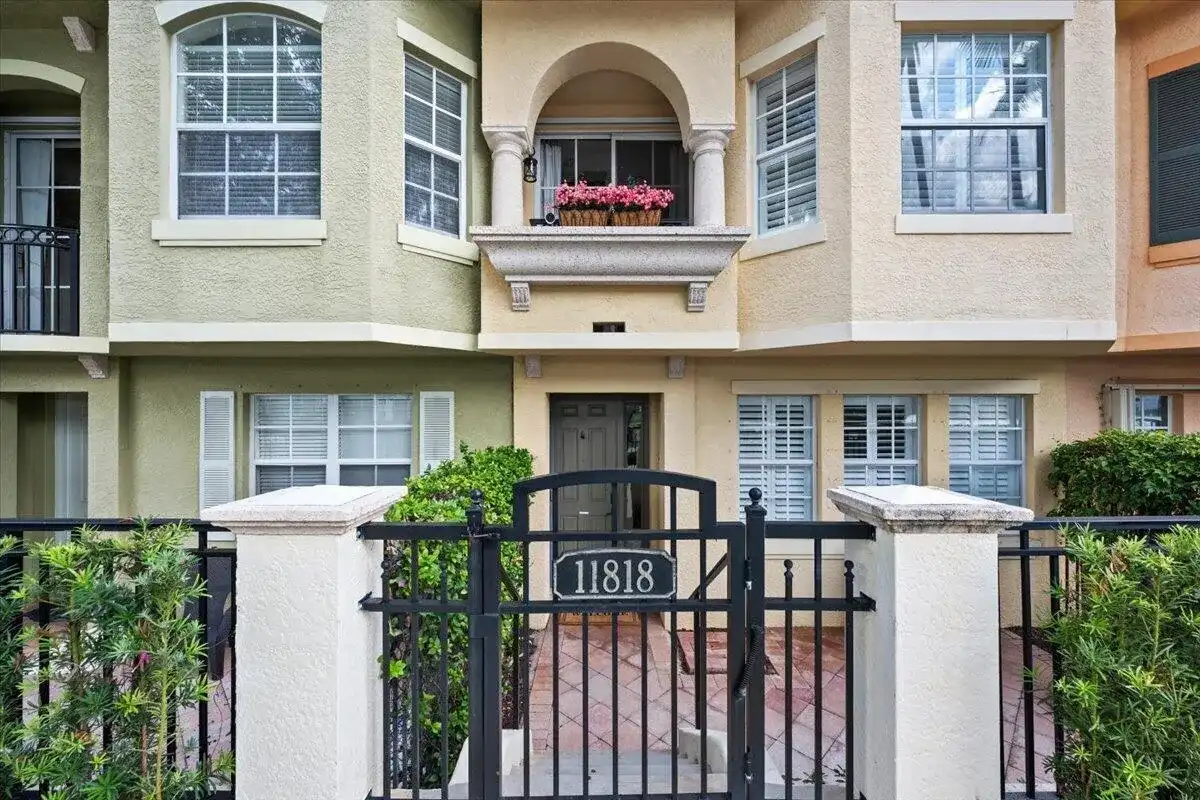 11818 Valencia Gardens Avenue, Palm Beach Gardens FL 33410