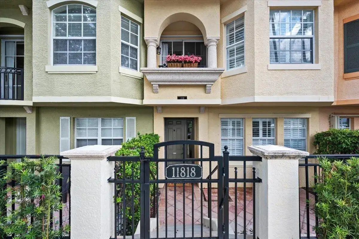 11818 Valencia Gardens Avenue, Palm Beach Gardens FL 33410