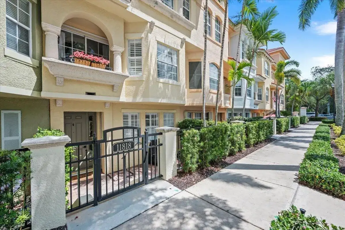 11818 Valencia Gardens Avenue, Palm Beach Gardens FL 33410 photo 2