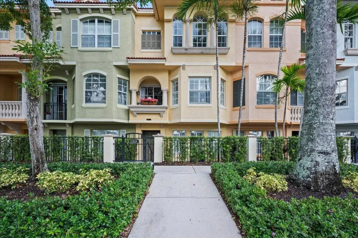 11818 Valencia Gardens Avenue, Palm Beach Gardens FL 33410 photo 3
