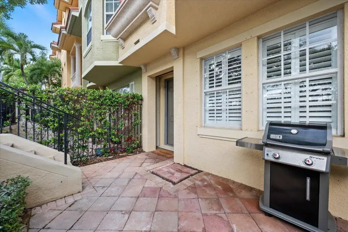 11818 Valencia Gardens Avenue, Palm Beach Gardens FL 33410 photo 4