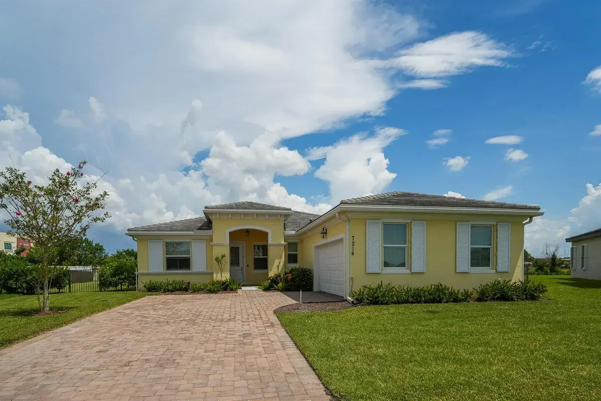 7214 NW Farnsworth Circle, Port St. Lucie FL 34987