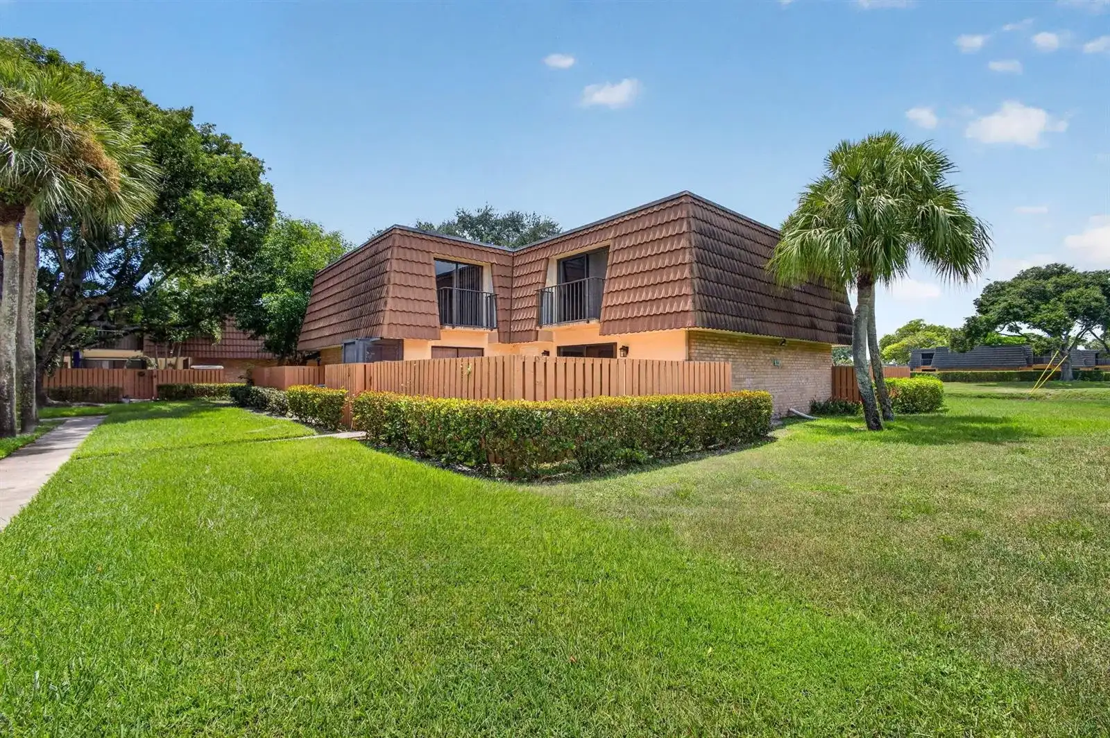 185 Charter Way, West Palm Beach FL 33407
