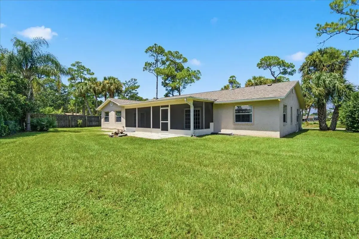 681 LAYPORT Drive, Sebastian FL 32958 photo 2