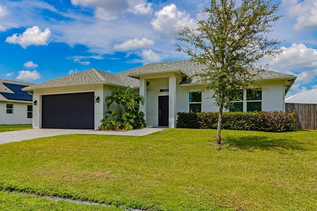 275 SW ELDERBERRY Drive, Port St. Lucie FL 34953 photo 2