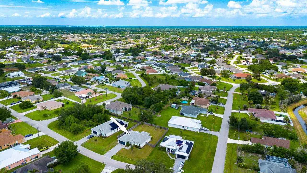 275 SW ELDERBERRY Drive, Port St. Lucie FL 34953 photo 5