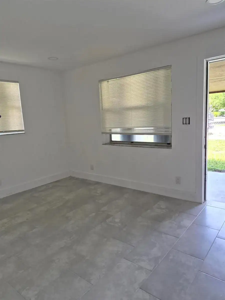 313 SW 1st Terrace, Deerfield Beach FL 33441 photo 2