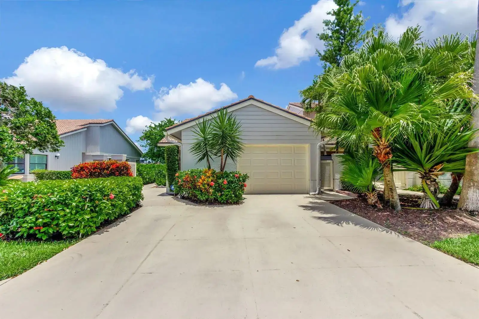 523 Prestwick Circle, Palm Beach Gardens FL 33418 photo 2