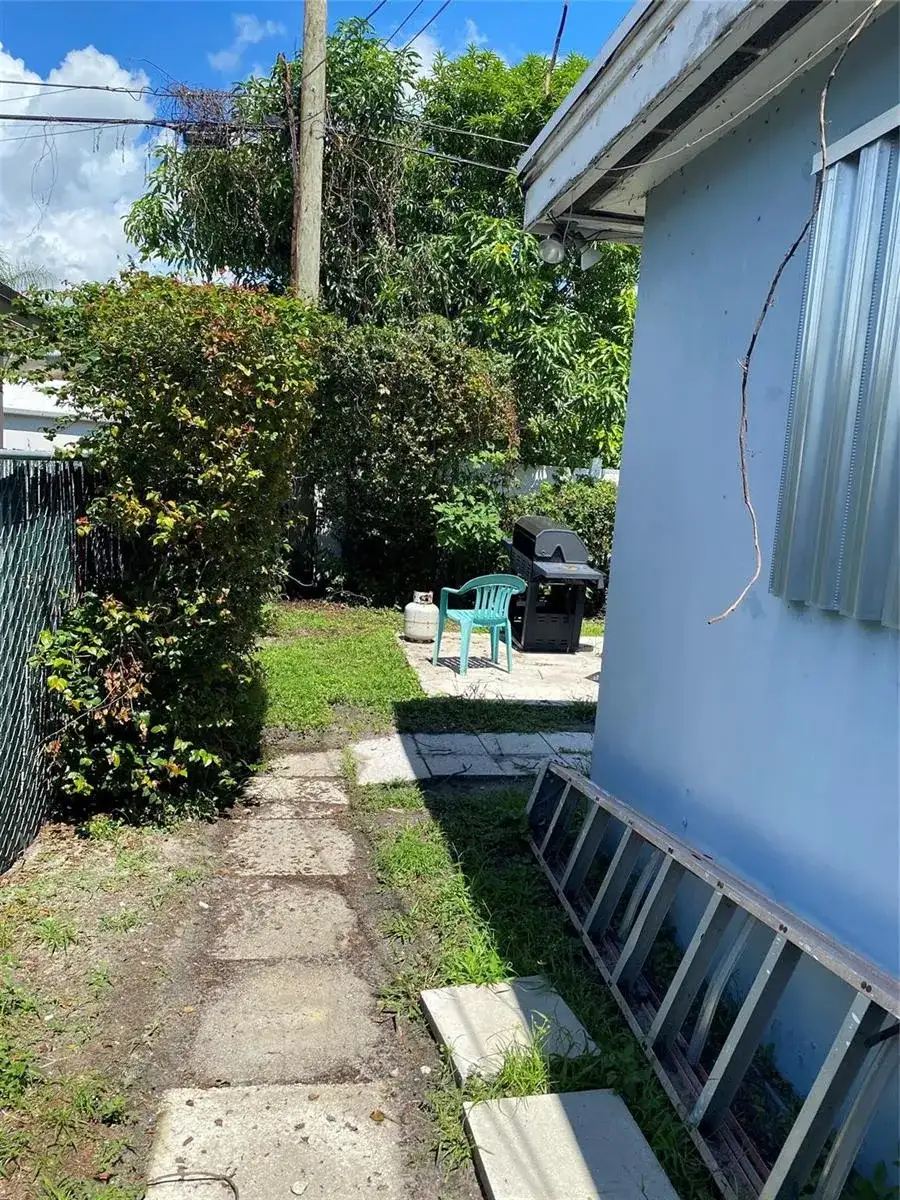 6901 SW 6TH Street, Pembroke Pines FL 33023 photo 3