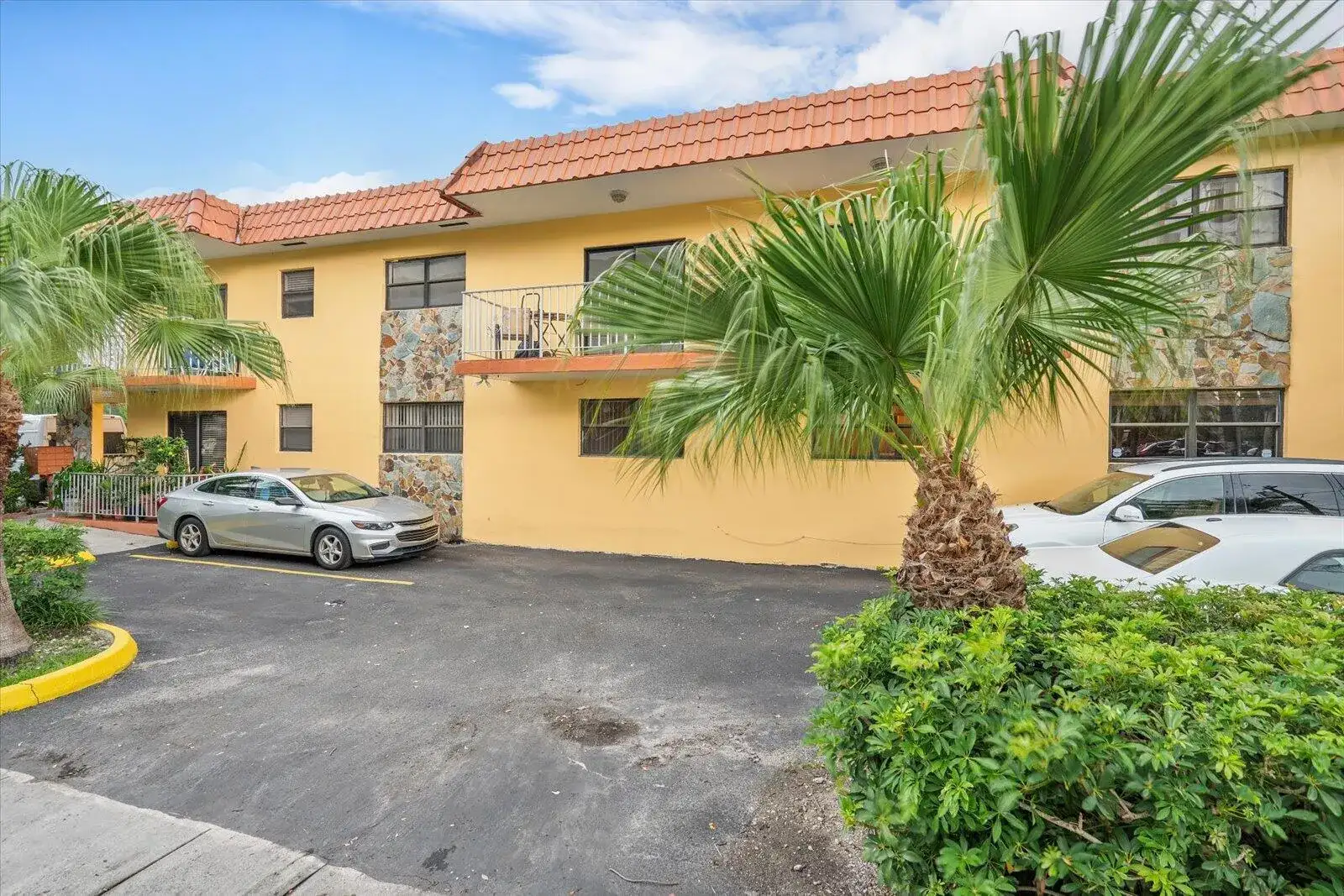 3522 NE 166TH Street # 6, North Miami Beach FL 33160 photo 2