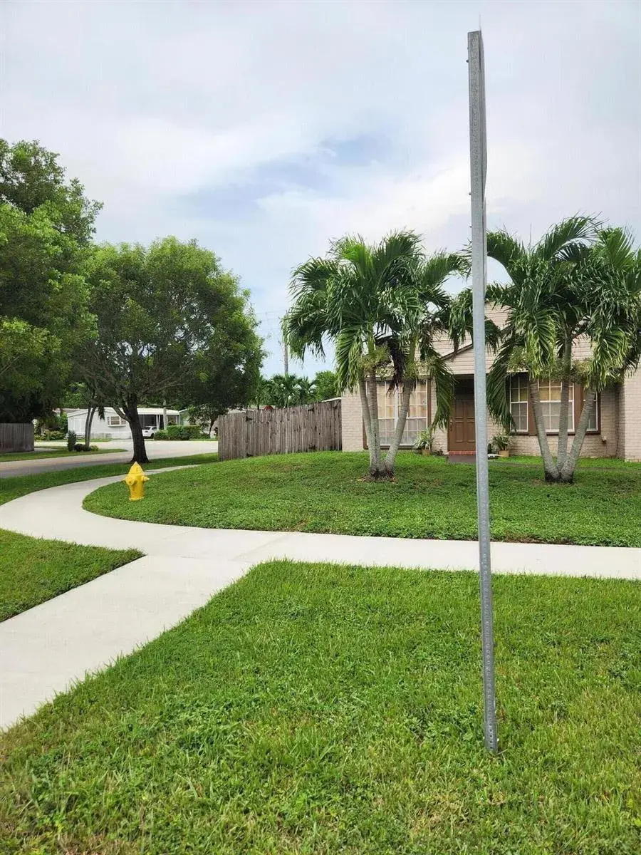 1000 SW 133RD Terrace, Davie FL 33325