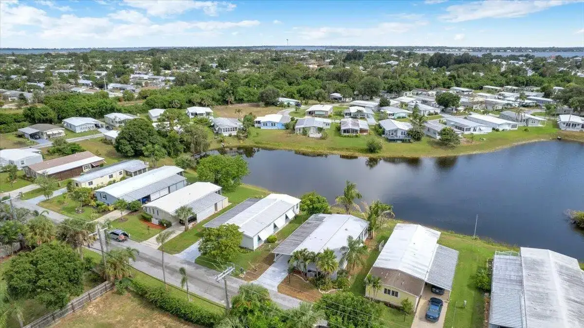 360 NE Jade Circle, Jensen Beach FL 34957 photo 3