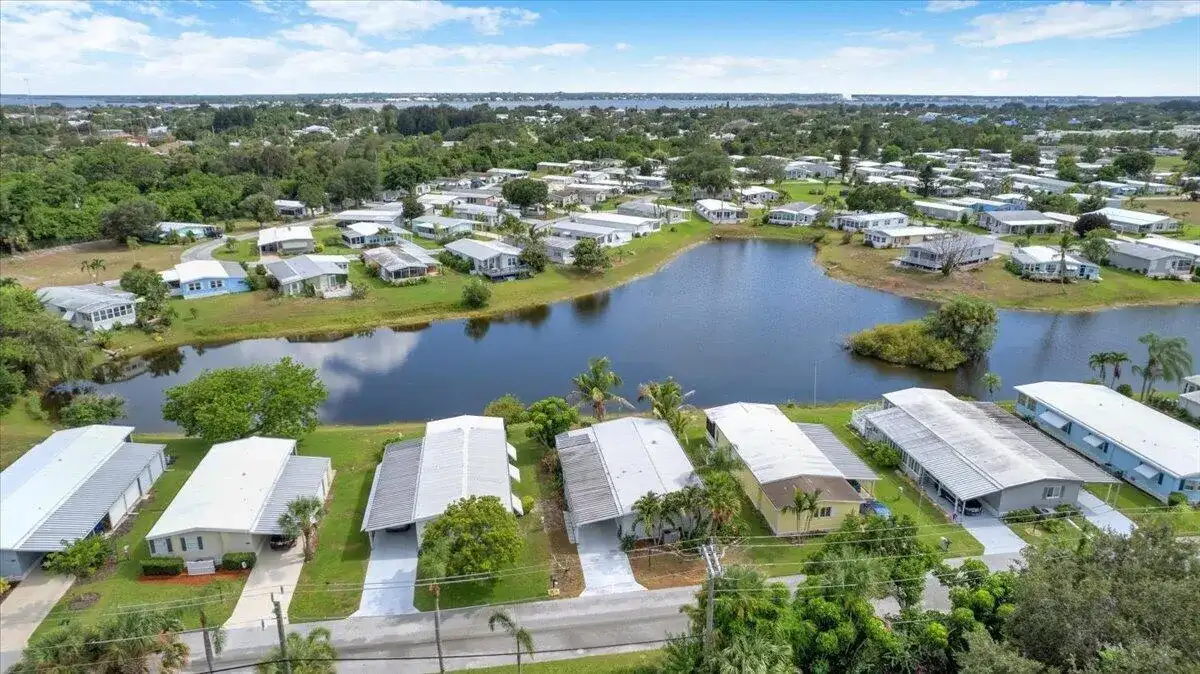 360 NE Jade Circle, Jensen Beach FL 34957 photo 5