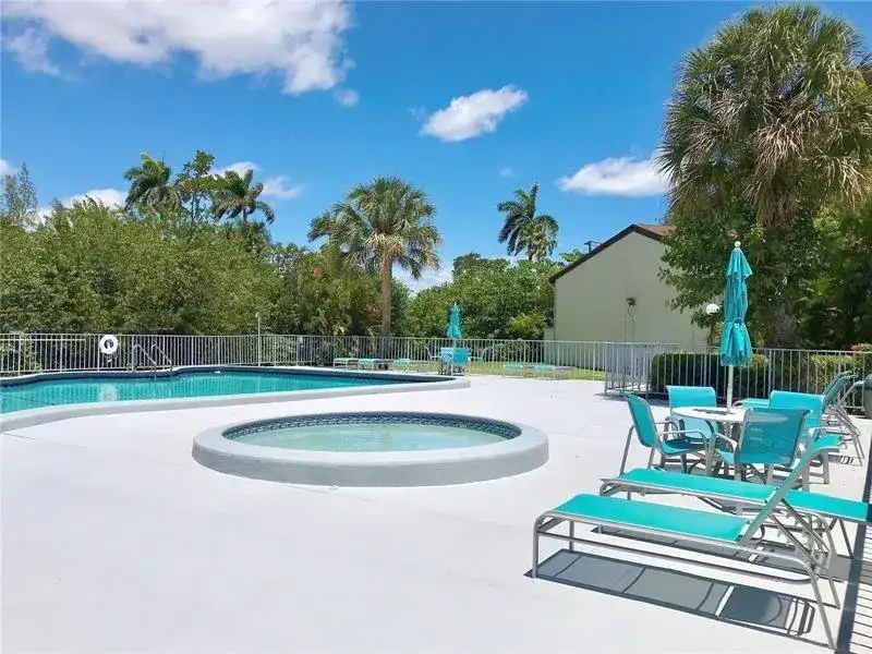 19424 NE 26th Avenue # 131B, Miami FL 33180 photo 2