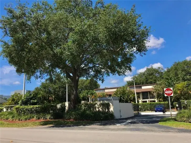 19424 NE 26th Avenue # 131B, Miami FL 33180 photo 3