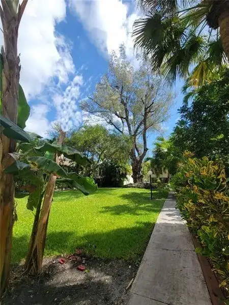 19424 NE 26th Avenue # 131B, Miami FL 33180 photo 4