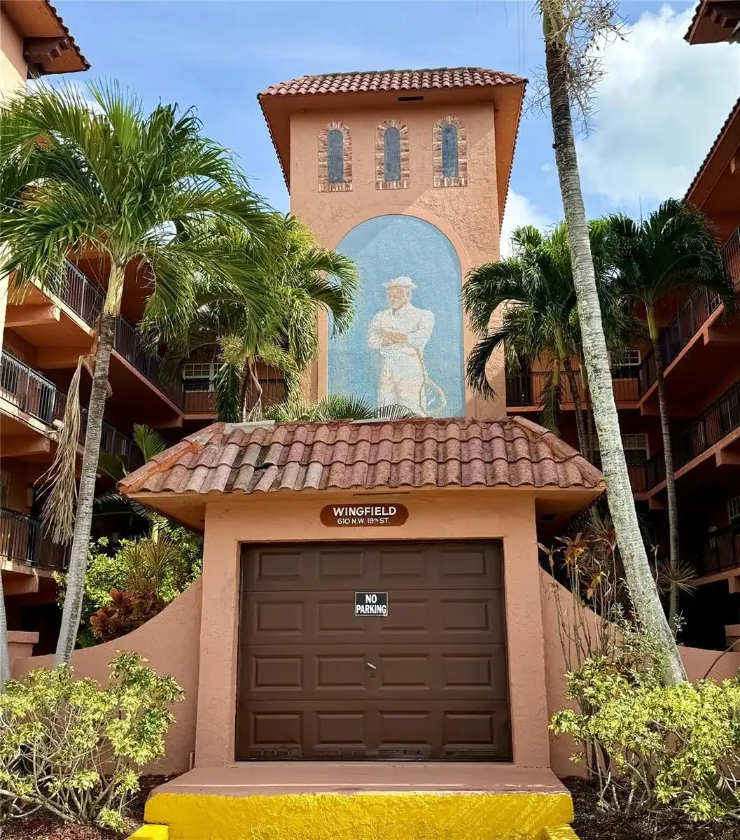 610 Tennis Club Drive # 408, Fort Lauderdale FL 33311