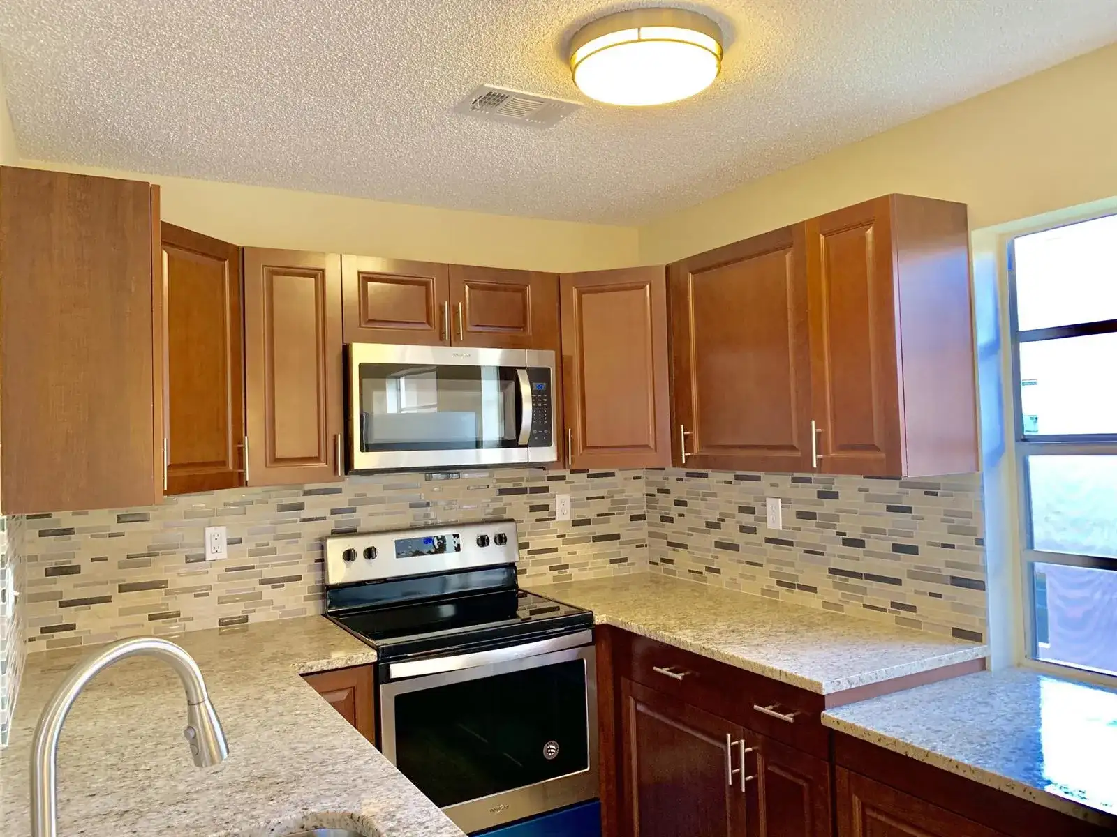 89 Normandy B, Delray Beach FL 33484 photo 3