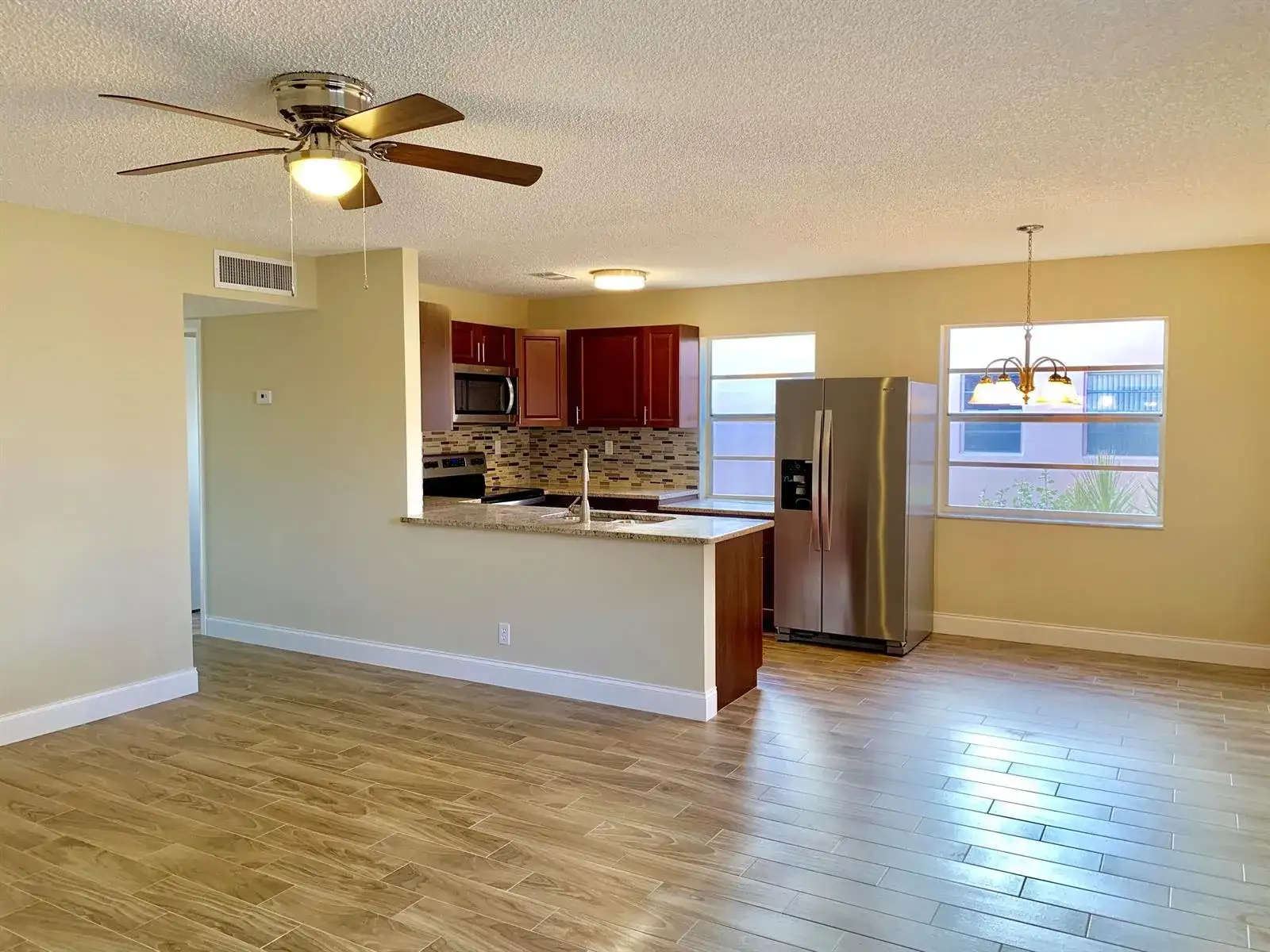 89 Normandy B, Delray Beach FL 33484 photo 4