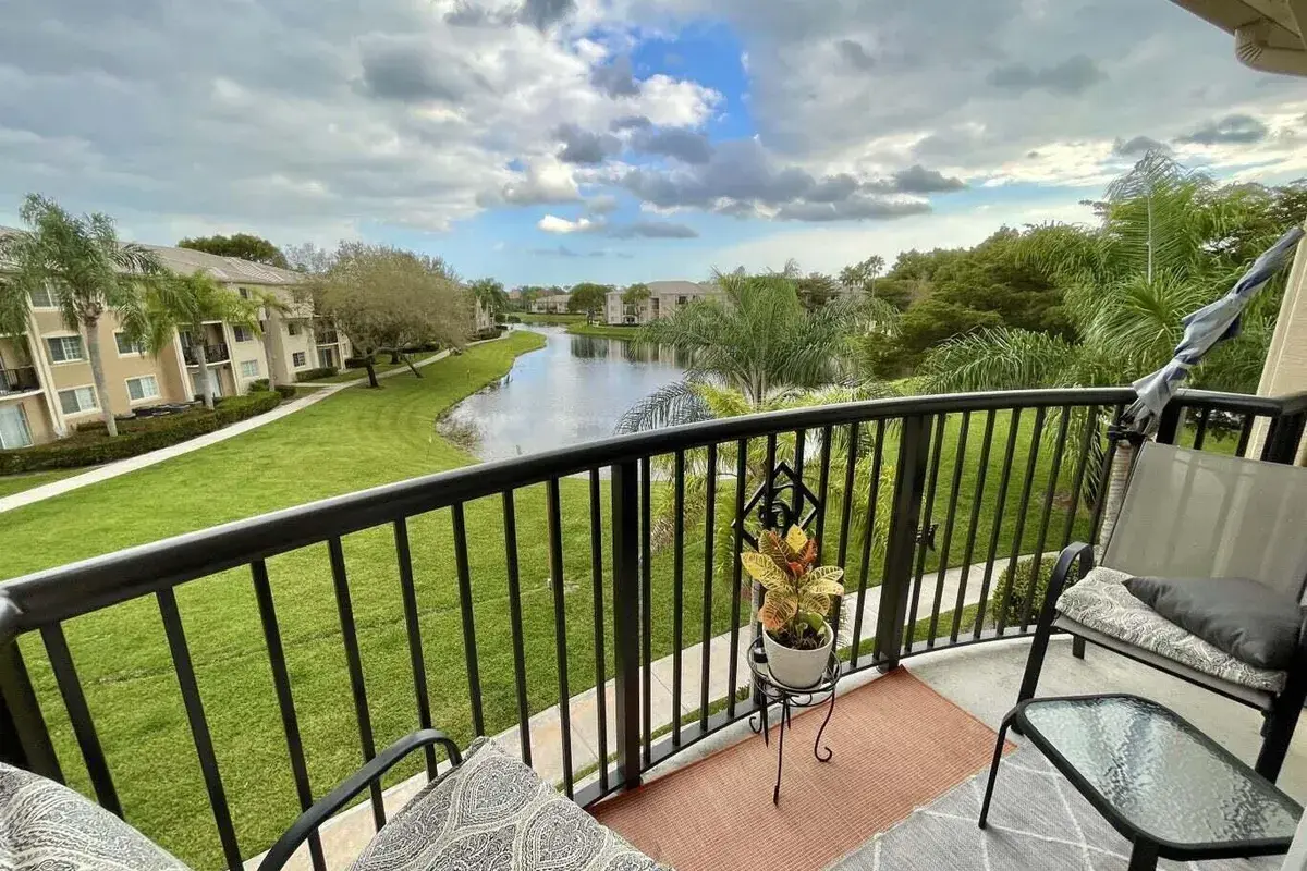 300 CRESTWOOD Court N # 309, Royal Palm Beach FL 33411