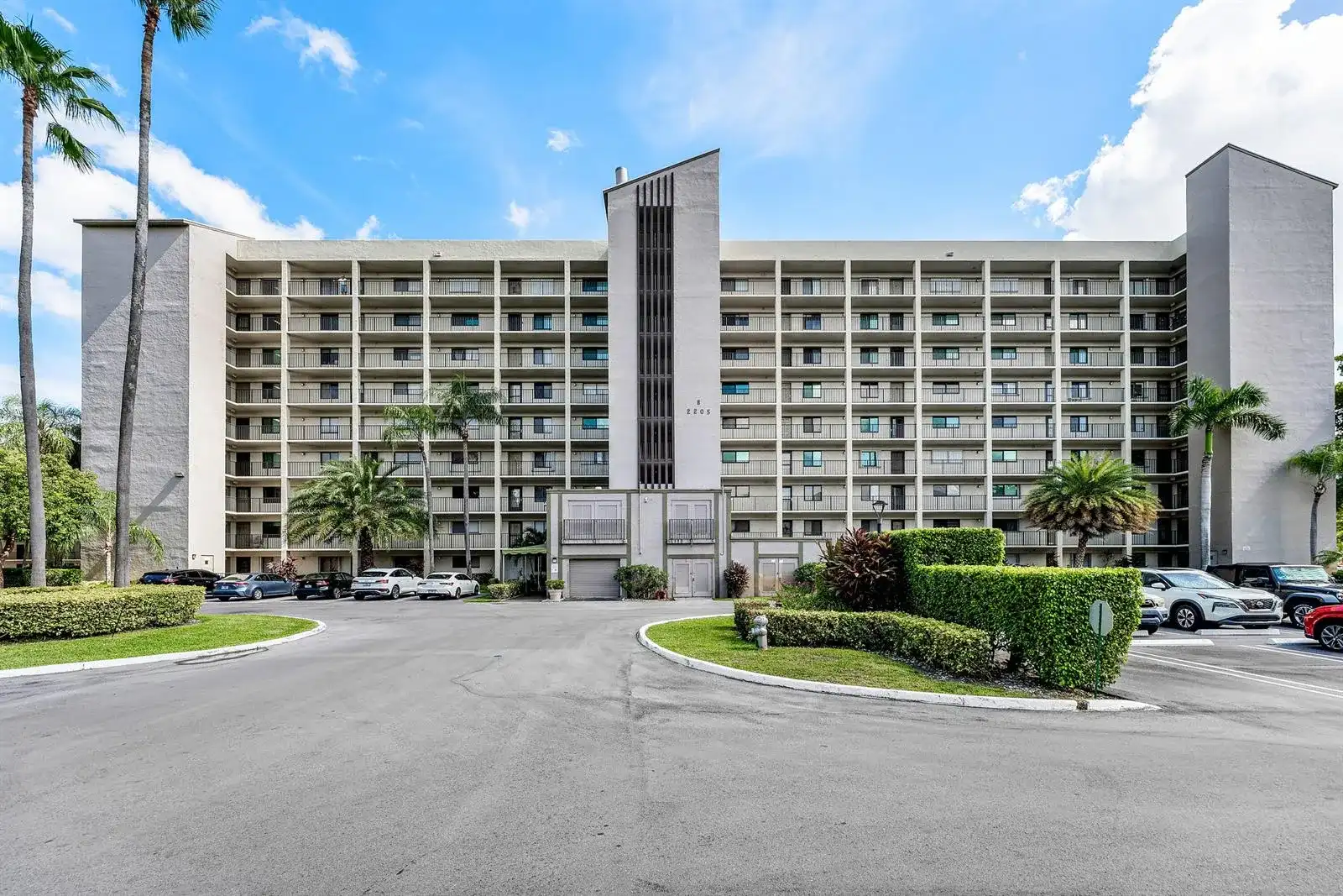 2205 S CYPRESS BEND Drive # 302, Pompano Beach FL 33069