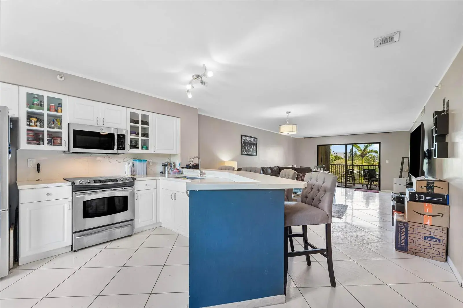 2205 S CYPRESS BEND Drive # 302, Pompano Beach FL 33069