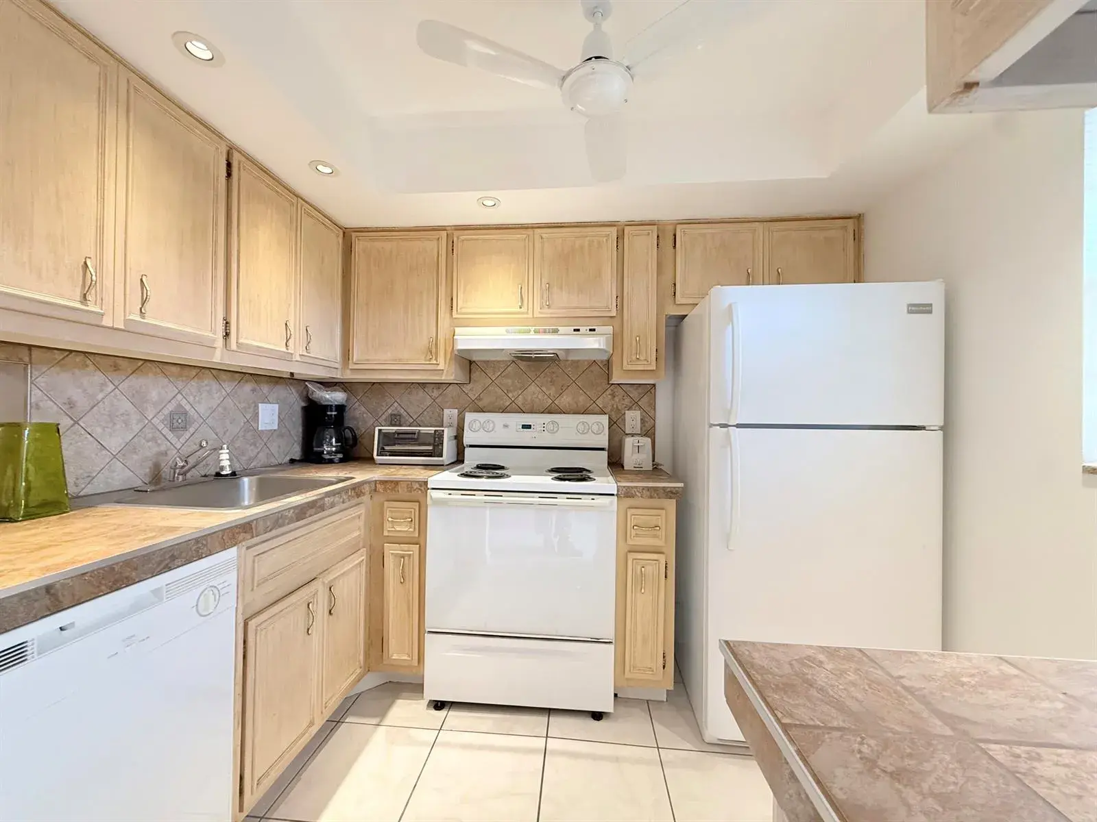2800 NW 47th Terrace # 106B, Lauderdale Lakes FL 33313