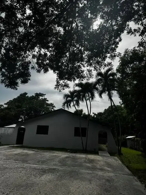 1871 W FOREST Avenue, Palm Springs FL 33406
