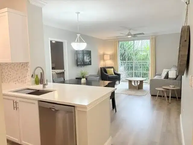 630 S Sapodilla Avenue, West Palm Beach FL 33401 photo 2